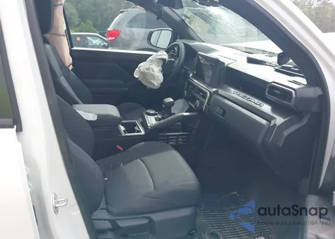 2024 Toyota Tacoma Sr5 4Wd z USA, uszkodzony, nr VIN 3TYLB5JN2RT051870